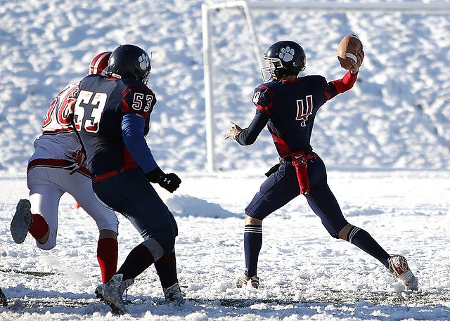 北京男篮在俱乐部杯首战惨败，内线劣势明显，外援表现疲软，青岛男篮以较大优势取胜。